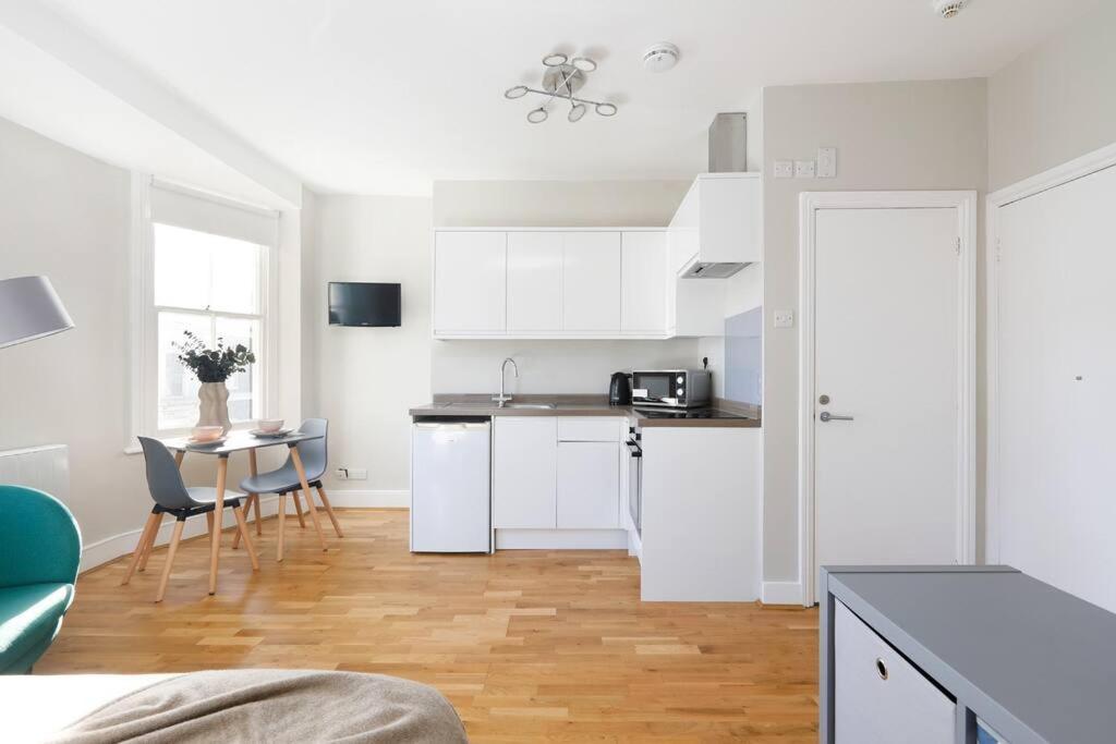 Cosy Studio Flat Moments From The Beach, Kemptown 브라이턴 외부 사진